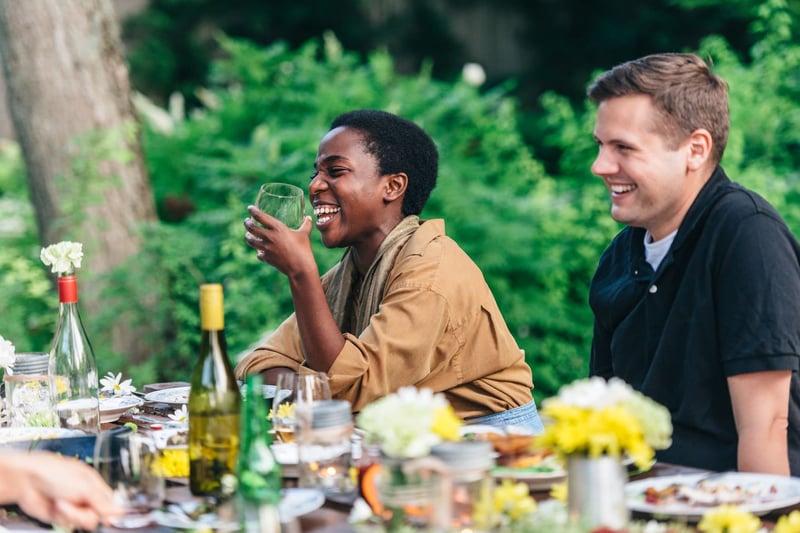 Outdoor-summer-dinner-party-smart-health-goals