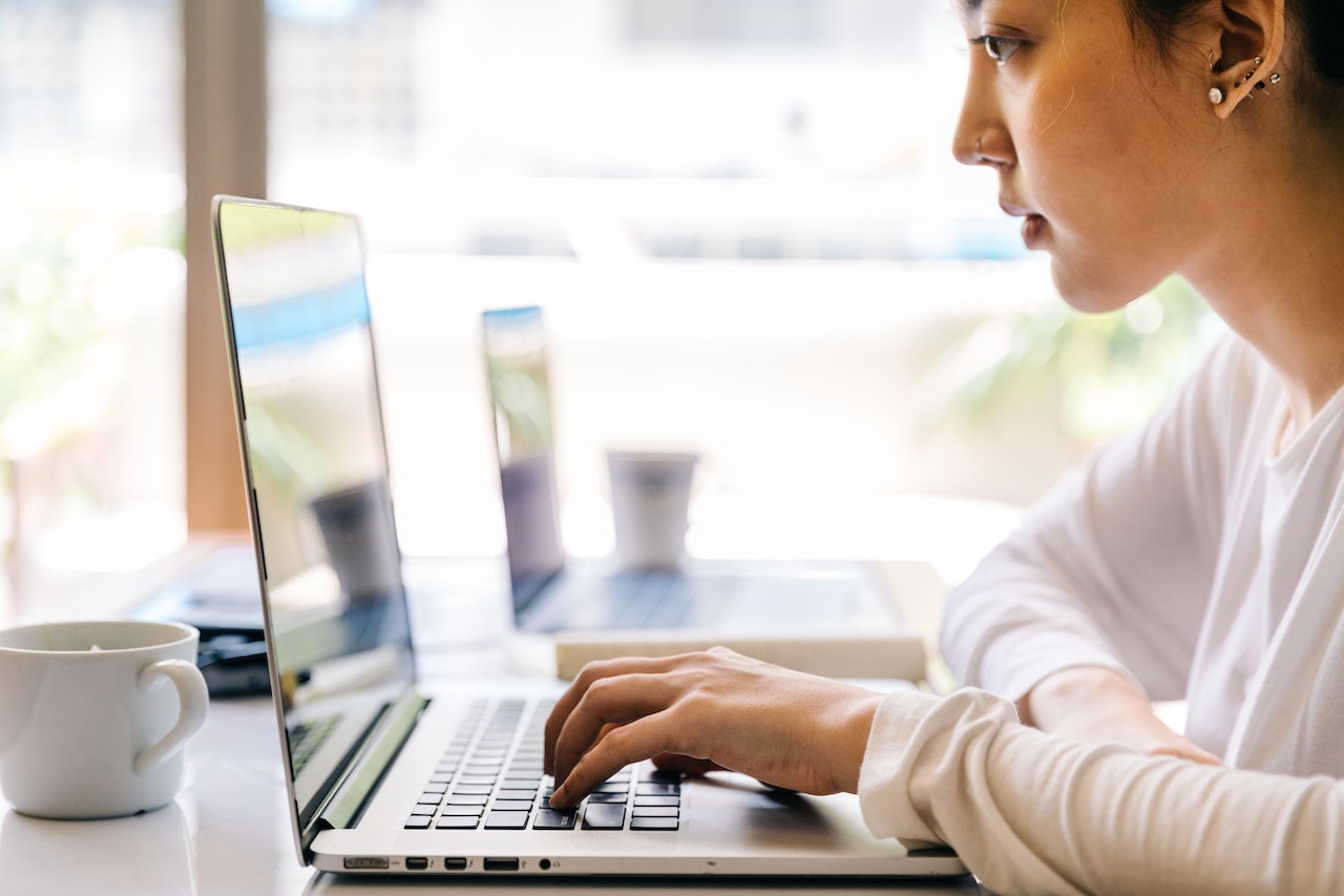 woman-reading-reference-request-email-examples-from-laptop